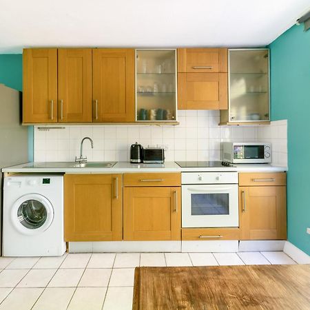Magnificent 3Br Apt With Balcony London Eksteriør billede