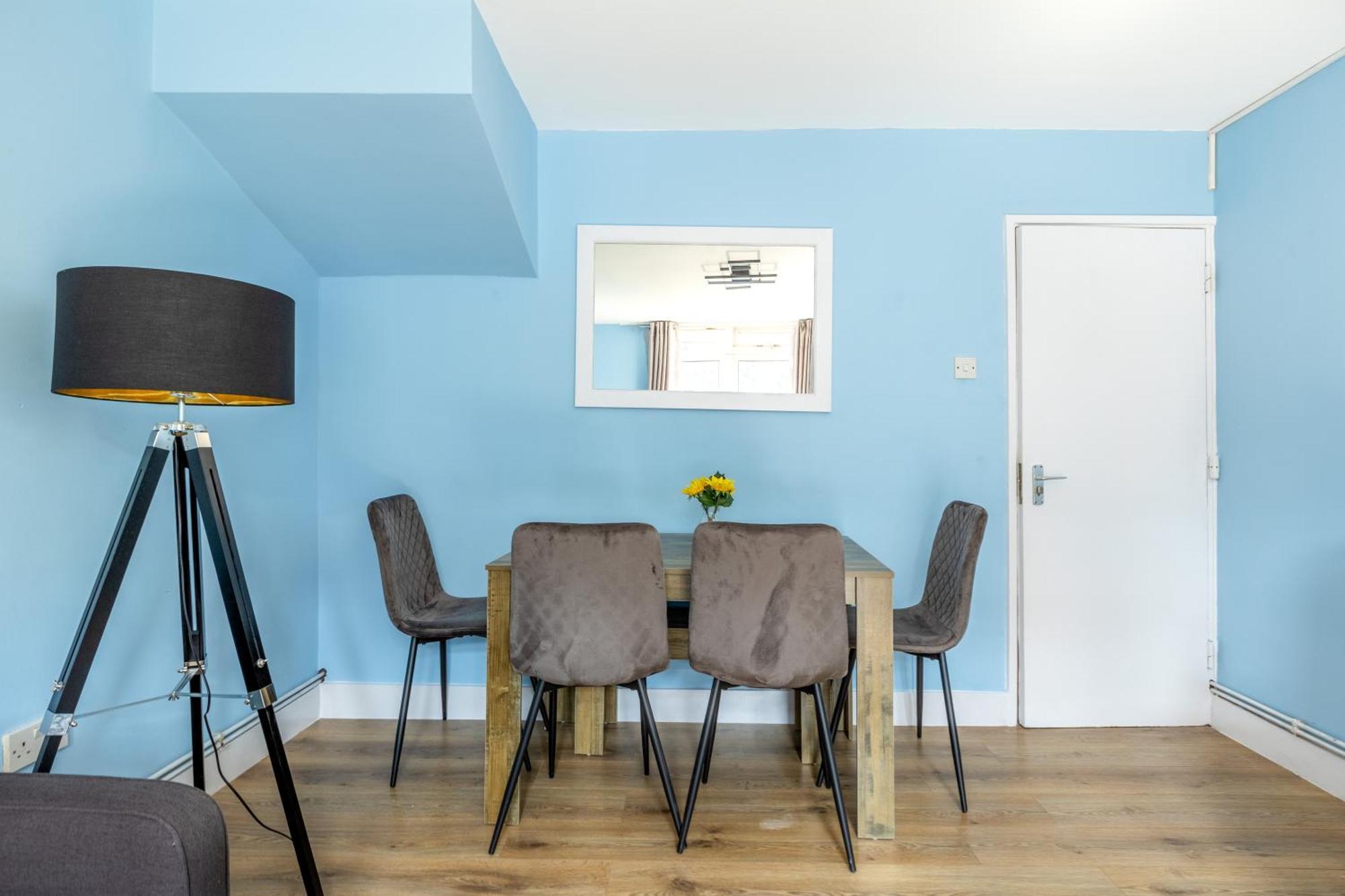 Magnificent 3Br Apt With Balcony London Eksteriør billede
